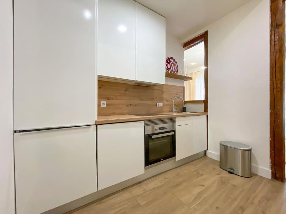 New Lavapies Spacious Flat, 2 Bedrooms And 2 Balconies Madrid Exteriör bild